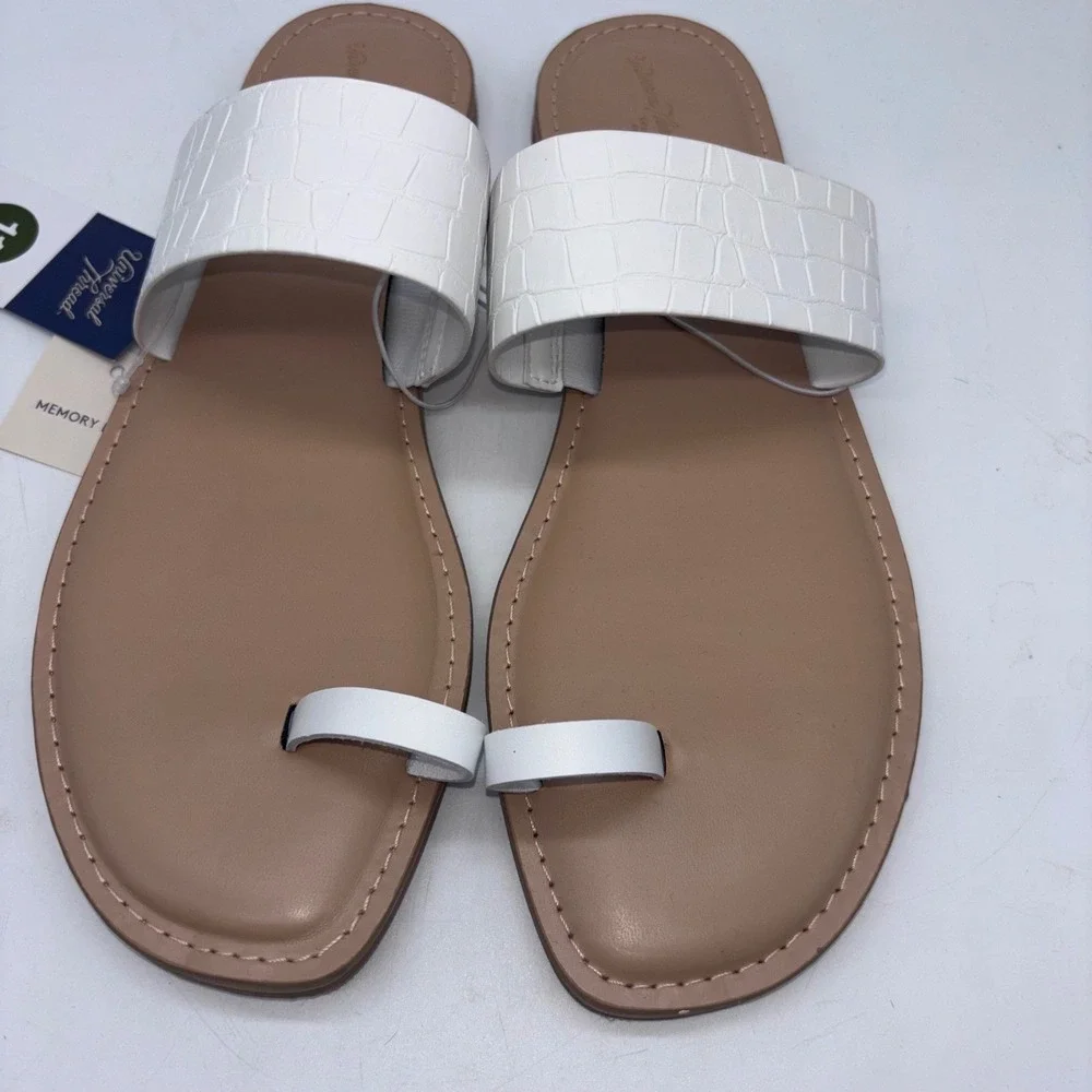 Universal Thread‎ Women 10 White Croc Toe Loop Slide Sandal Boho Chic Minimalist